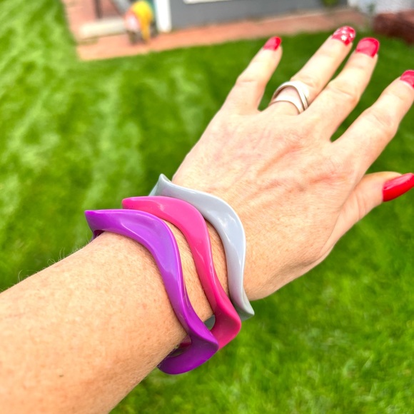 Vintage Jewelry - Vintage Acrylic Wave Bangle Bracelets